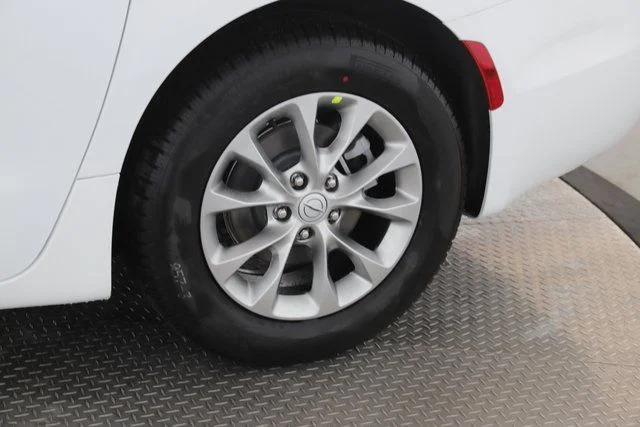 2026 Chrysler Pacifica Limited - Photo 14