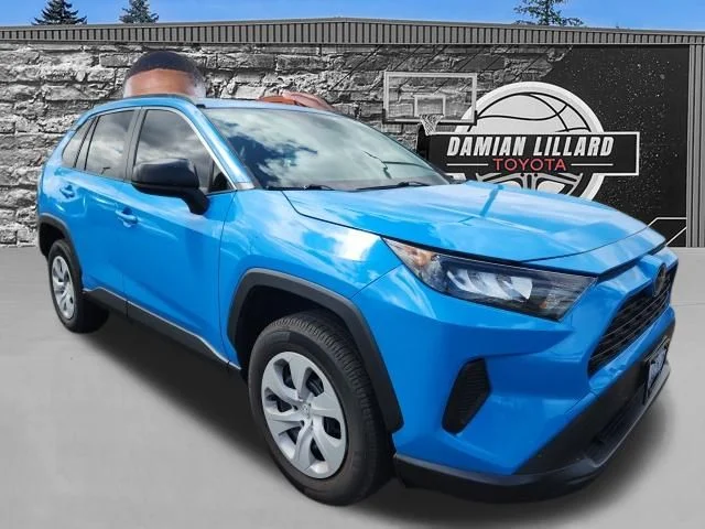 2020 Toyota RAV4 LE FWD's photo
