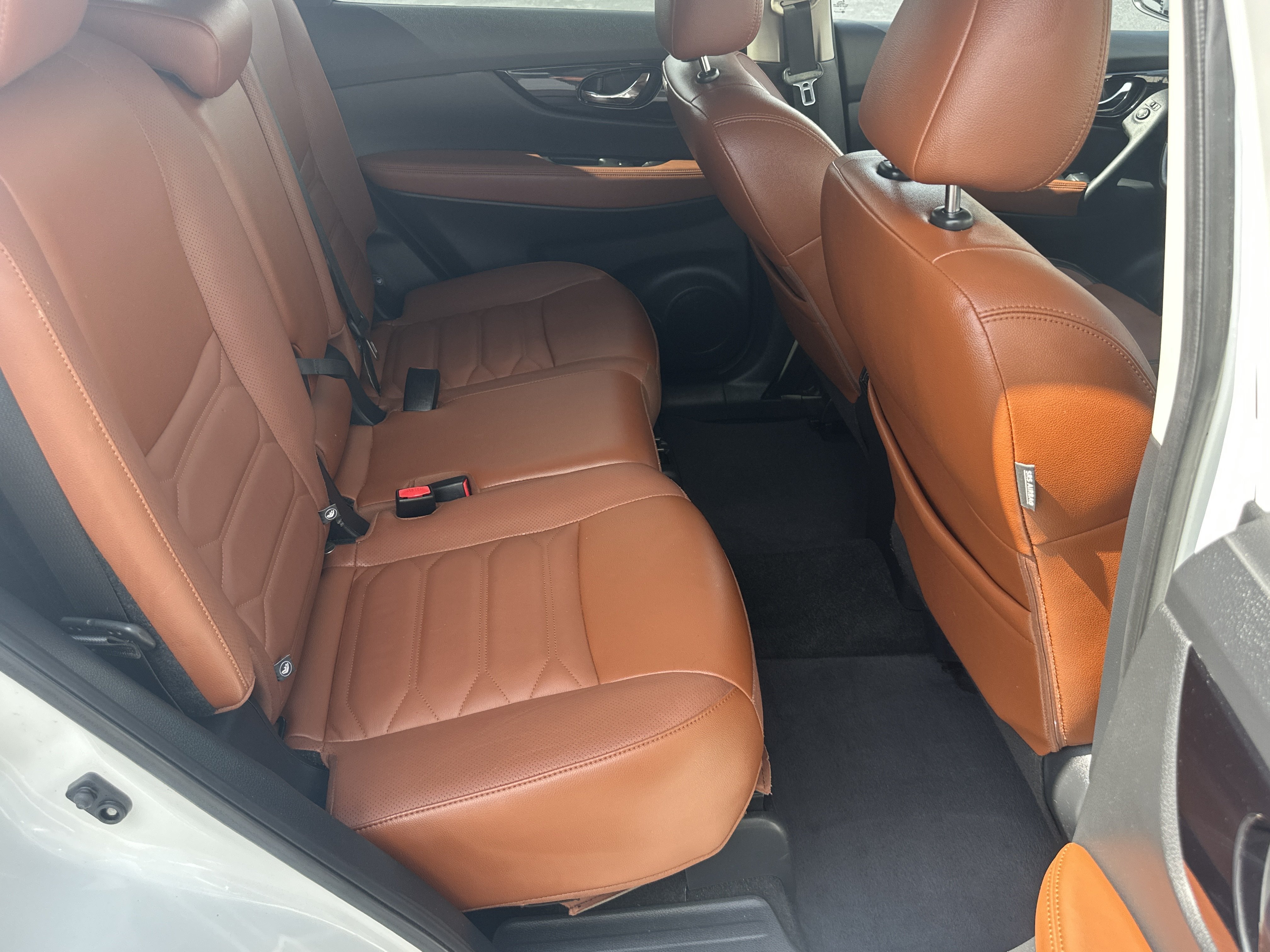 Used 2019 Pearl White Tricoat Nissan SL image 16