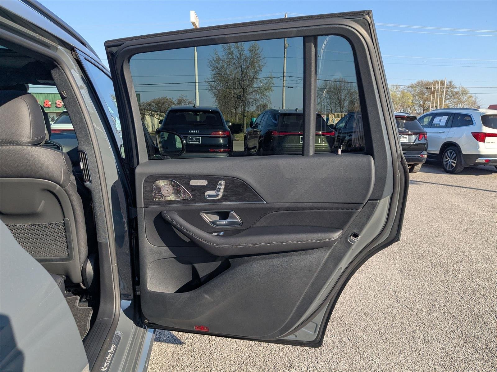 New 2026 MANUFAKTUR Silicon Grey Mercedes-Benz GLS 450 image 28