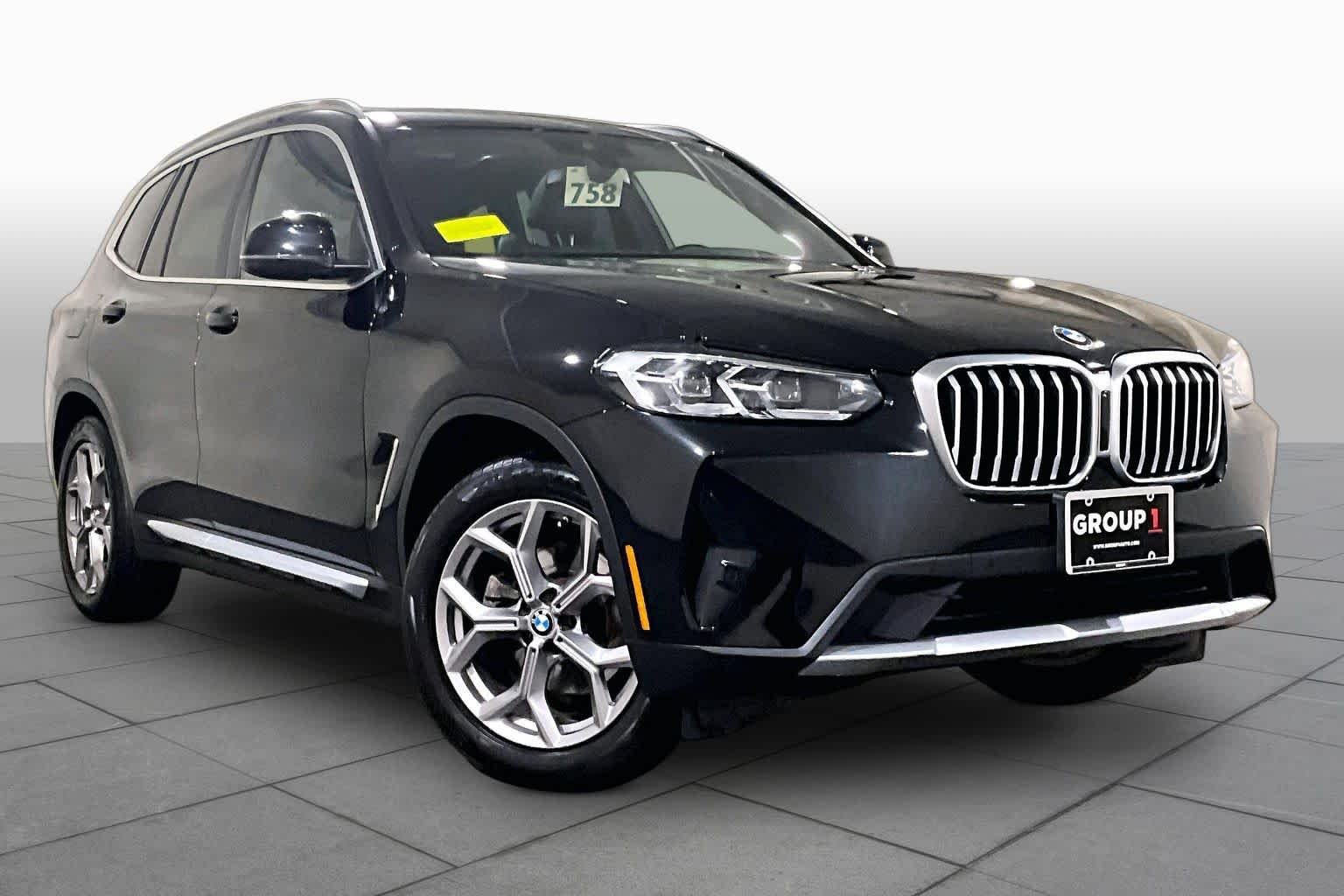 Used 2022 Black Sapphire Metallic BMW xDrive30i image 2