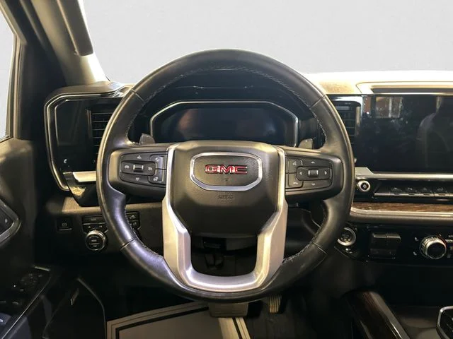 Used 2025 Silver GMC Elevation image 13