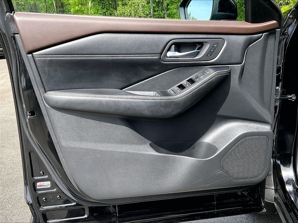 Certified Used 2022 Black Nissan SL image 9