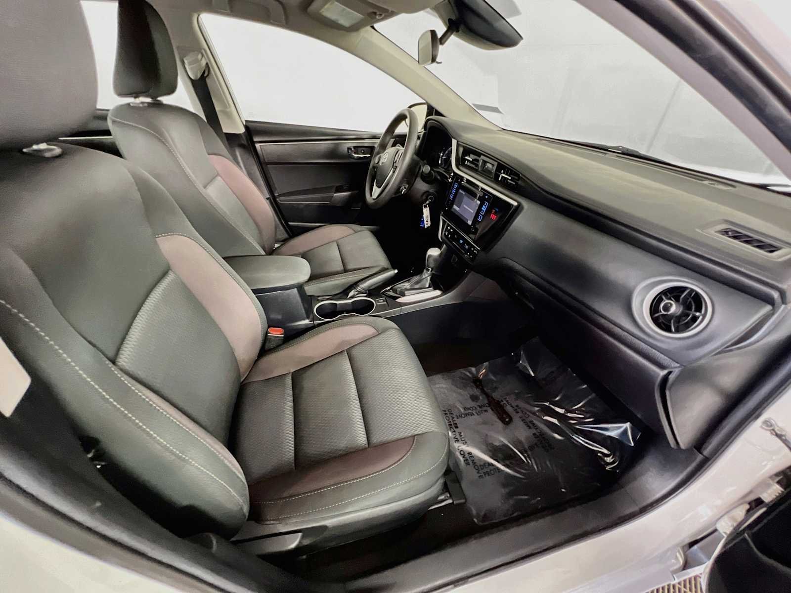Used 2018 Super White Toyota LE image 27