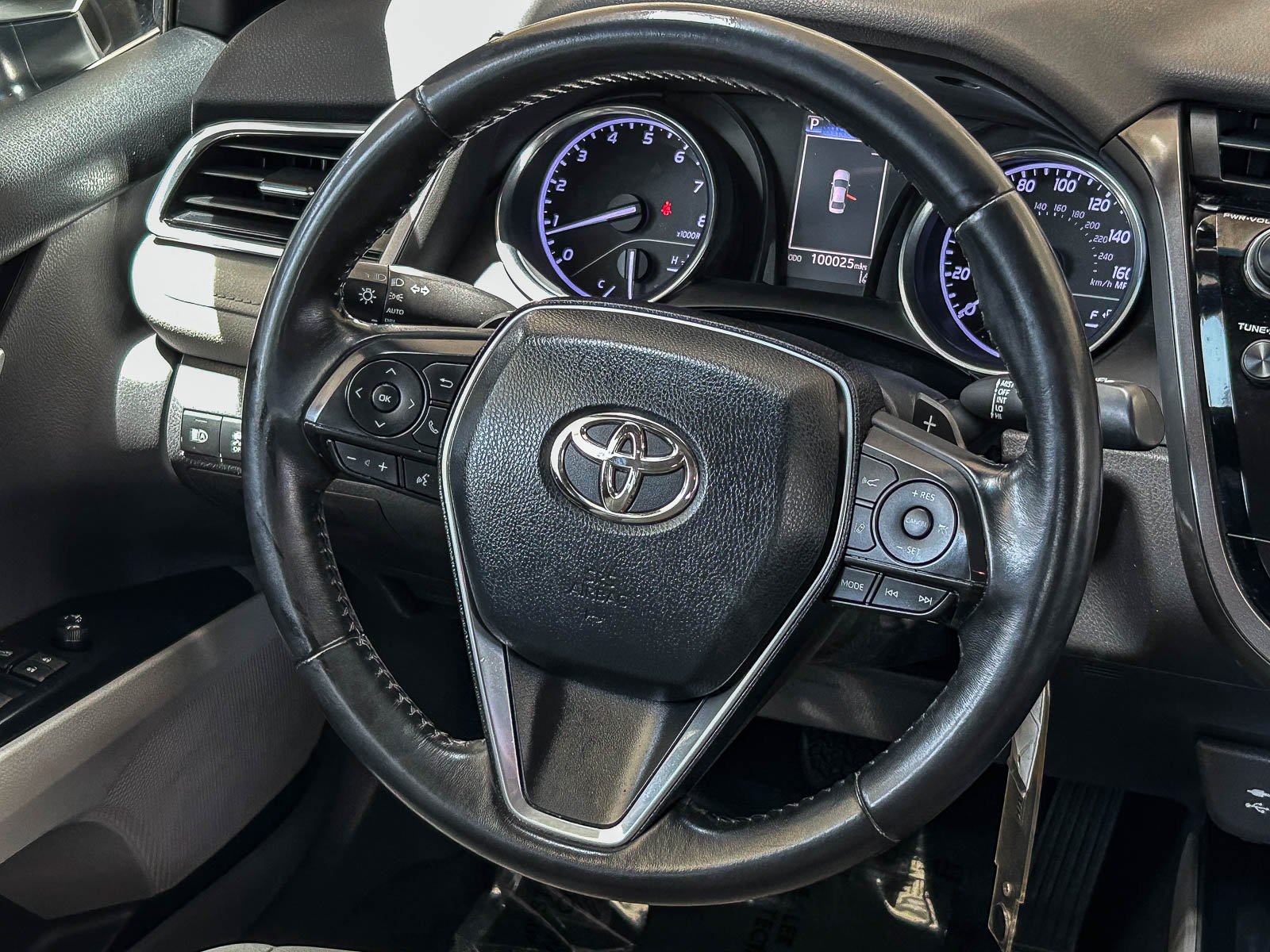 Used 2018 SUPER WHITE Toyota SE image 15