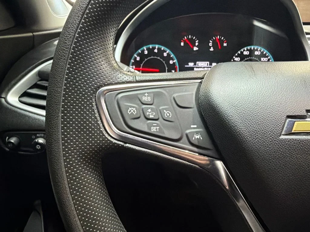 Used 2024 Summit White Chevrolet LT image 17