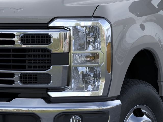 New 2026 Avalanche Ford F-350® XLT image 18