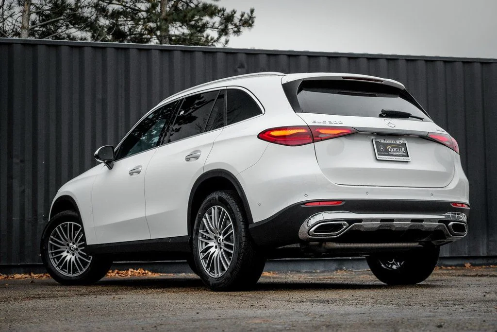 Certified Used 2026 Polar White Mercedes-Benz GLC 300 image 2