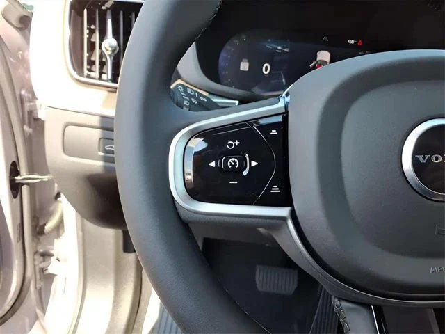 2026 Volvo XC60 Plus - Photo 17