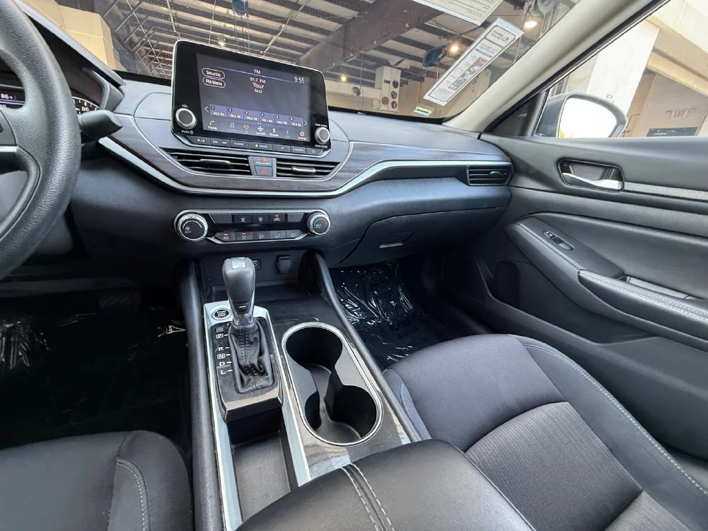 Used 2024 Silver Nissan 2.5 SV image 15