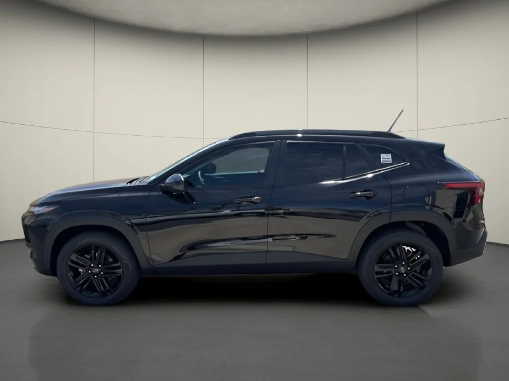 New 2026 Mosaic Black Metallic Chevrolet ACTIV image 4