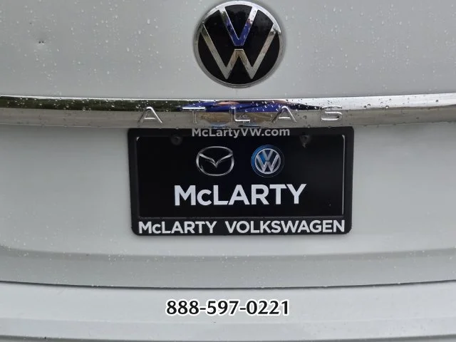 Used 2022 Pure White Volkswagen 3.6L V6 SE W/TECHNOLOGY image 17