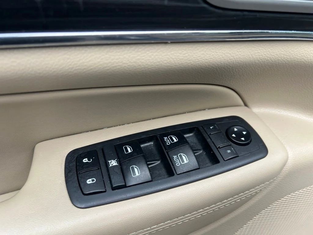 Certified Used 2019 Blue Jeep Limited image 31