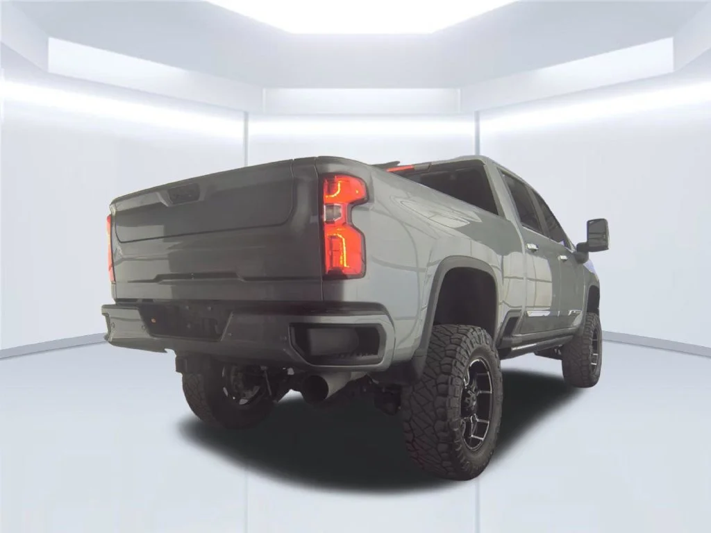 Used 2024 Gray Chevrolet High Country image 6
