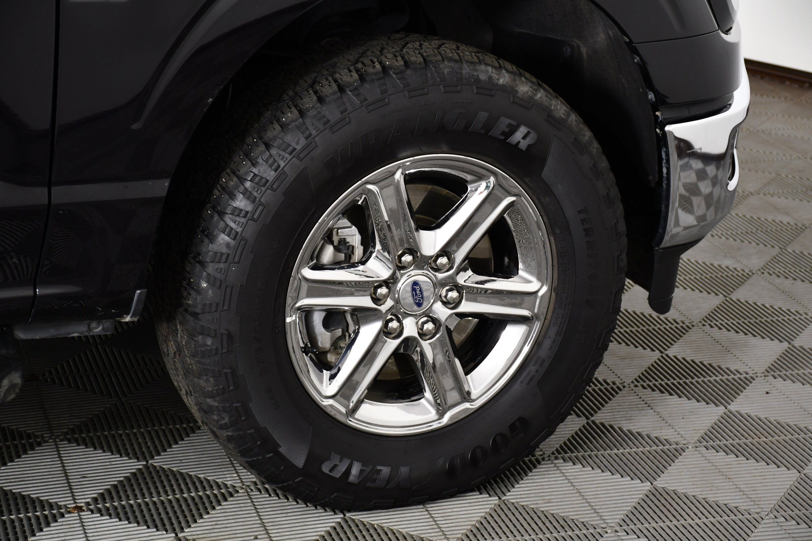 Used 2025 Black Metallic Ford XLT image 53