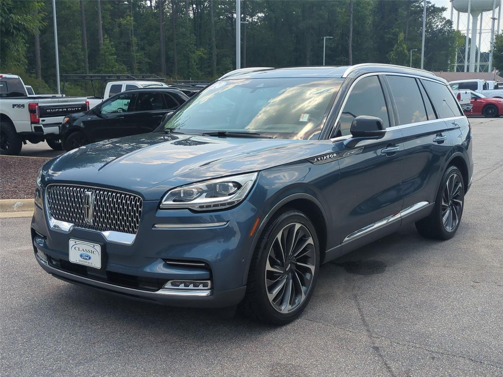 Used 2020 Blue Diamond Metallic Lincoln Reserve image 1