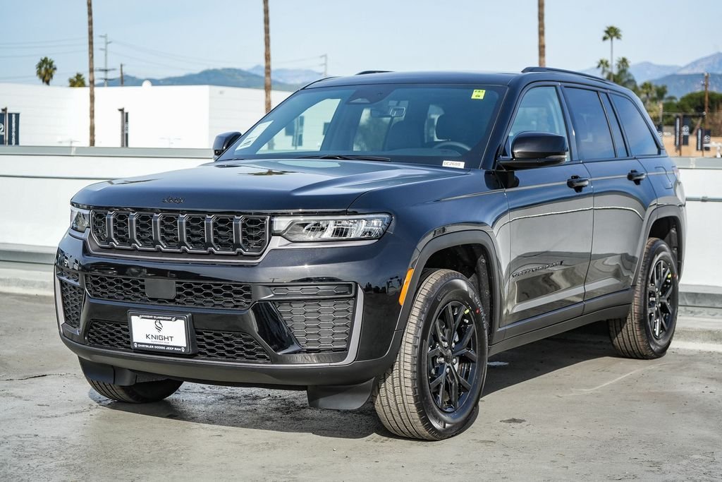 New 2026 Diamond Black Jeep Altitude image 4