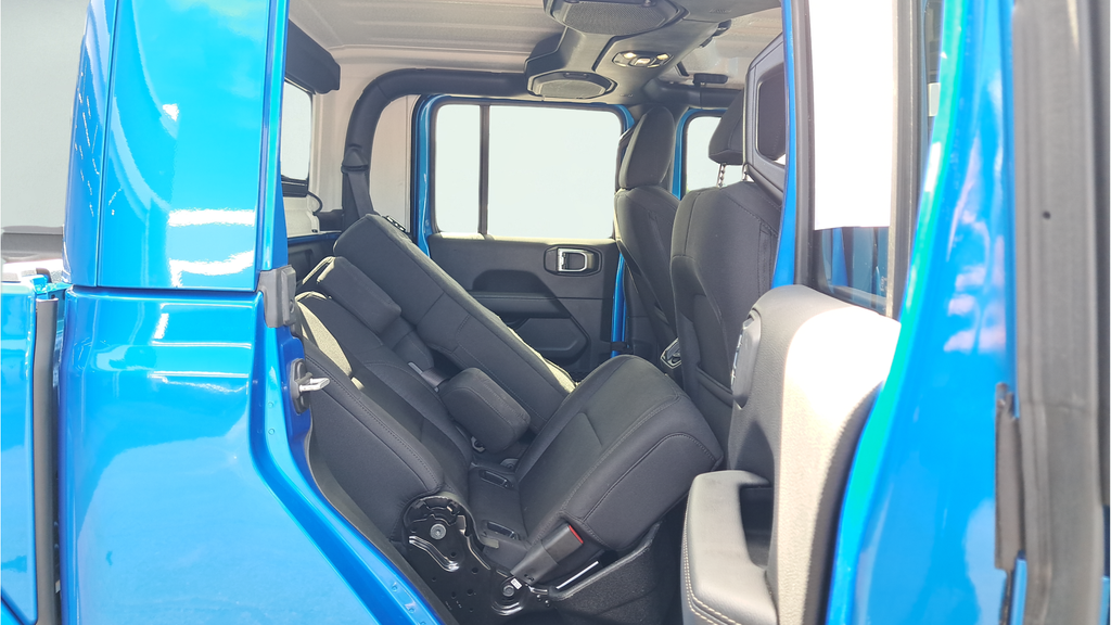 Used 2020 Blue Jeep Overland image 14
