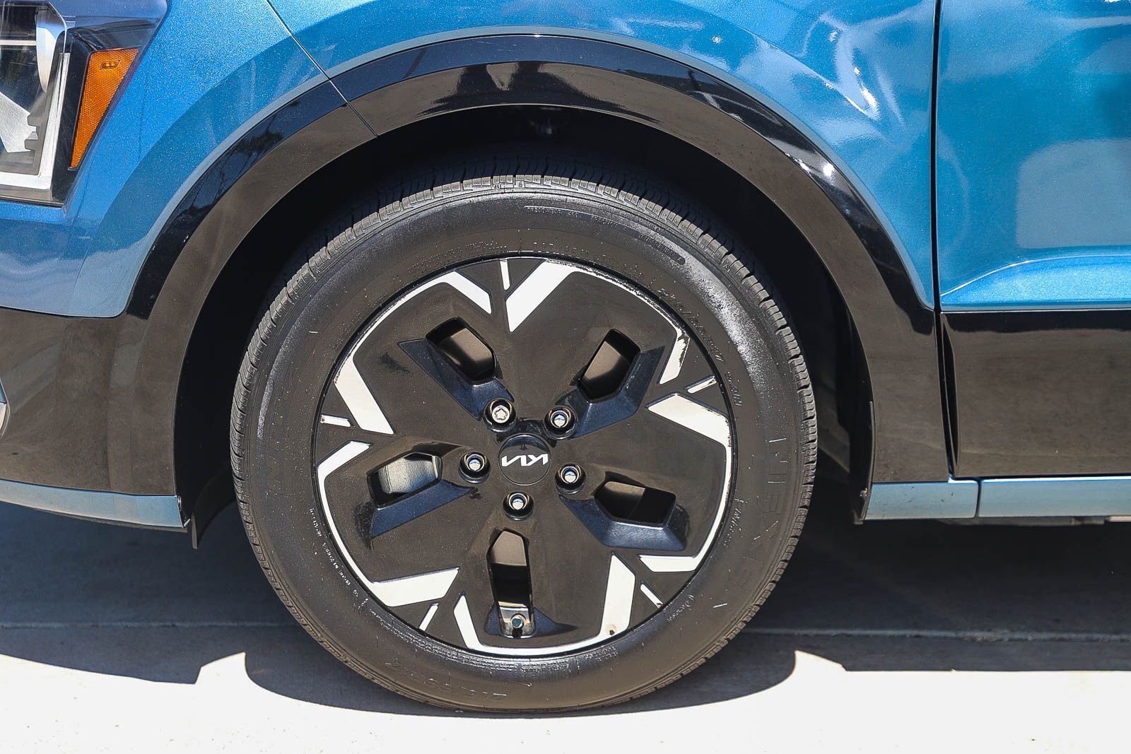 Used 2023 Blue Kia Wind image 10