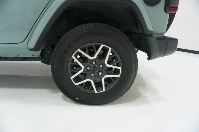 Used 2024 Earl Clear Coat Jeep Sahara image 11