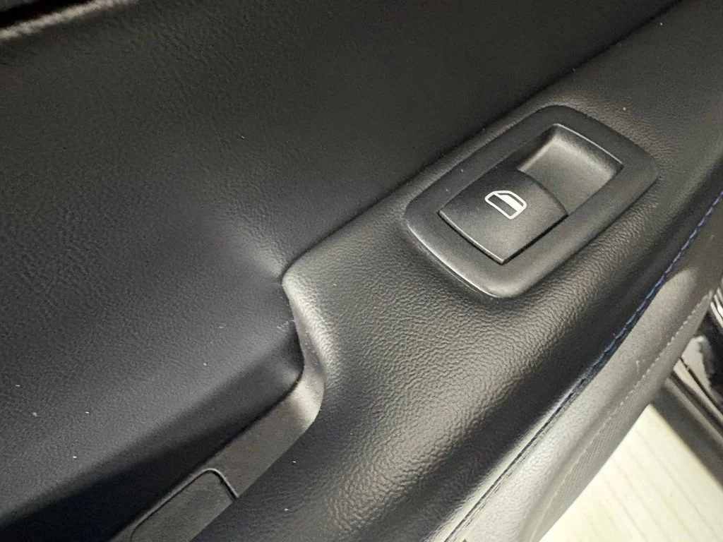 Used 2019 Black Jeep Laredo image 42