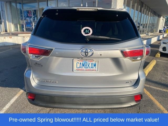 Used 2015 Silver Toyota XLE V6 image 7