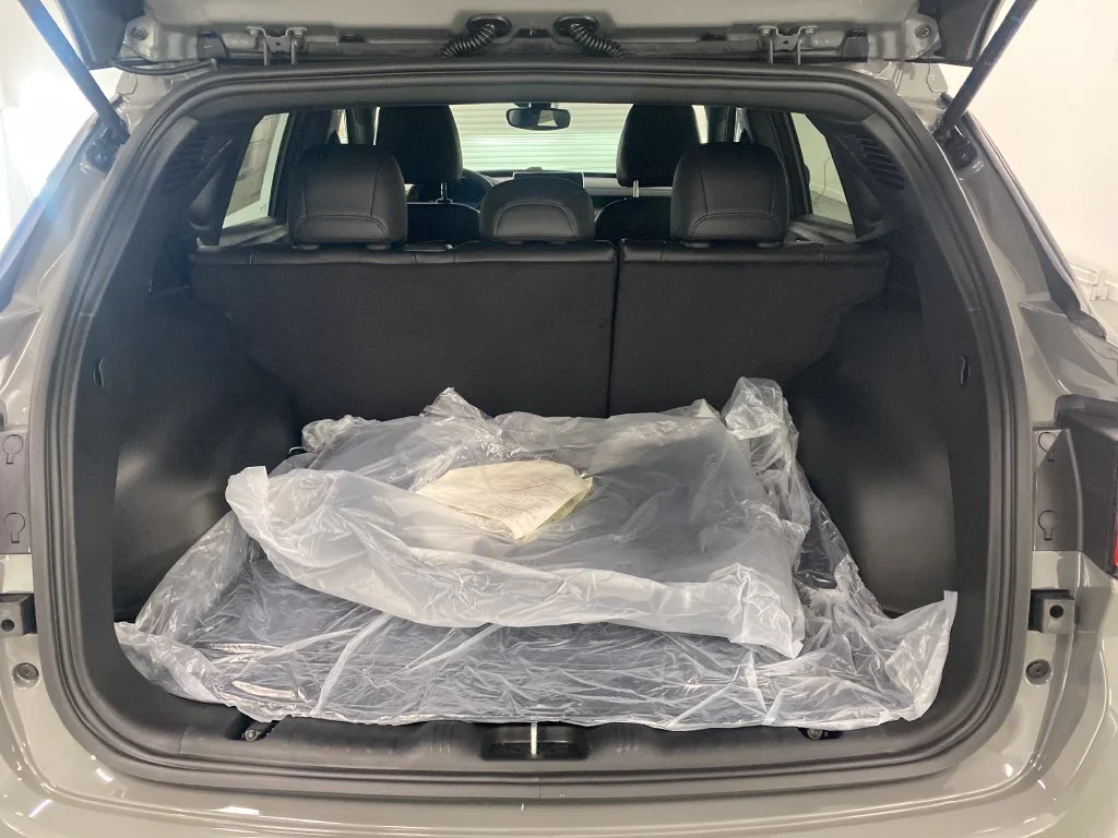 New 2027 Gray Jeep Latitude image 8