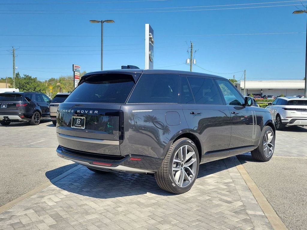New 2026 Carpathian Grey Land Rover SE image 5