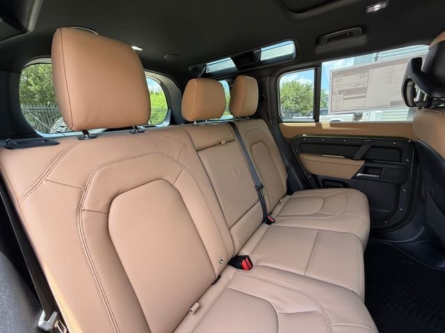New 2026 Woolstone Green Land Rover X-Dynamic SE image 17