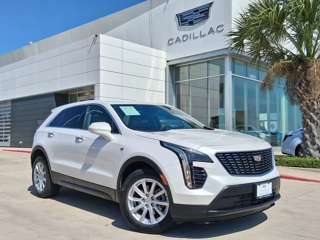 Used 2023 CRYSTAL WHITE TRICOAT Cadillac FWD Luxury image 1