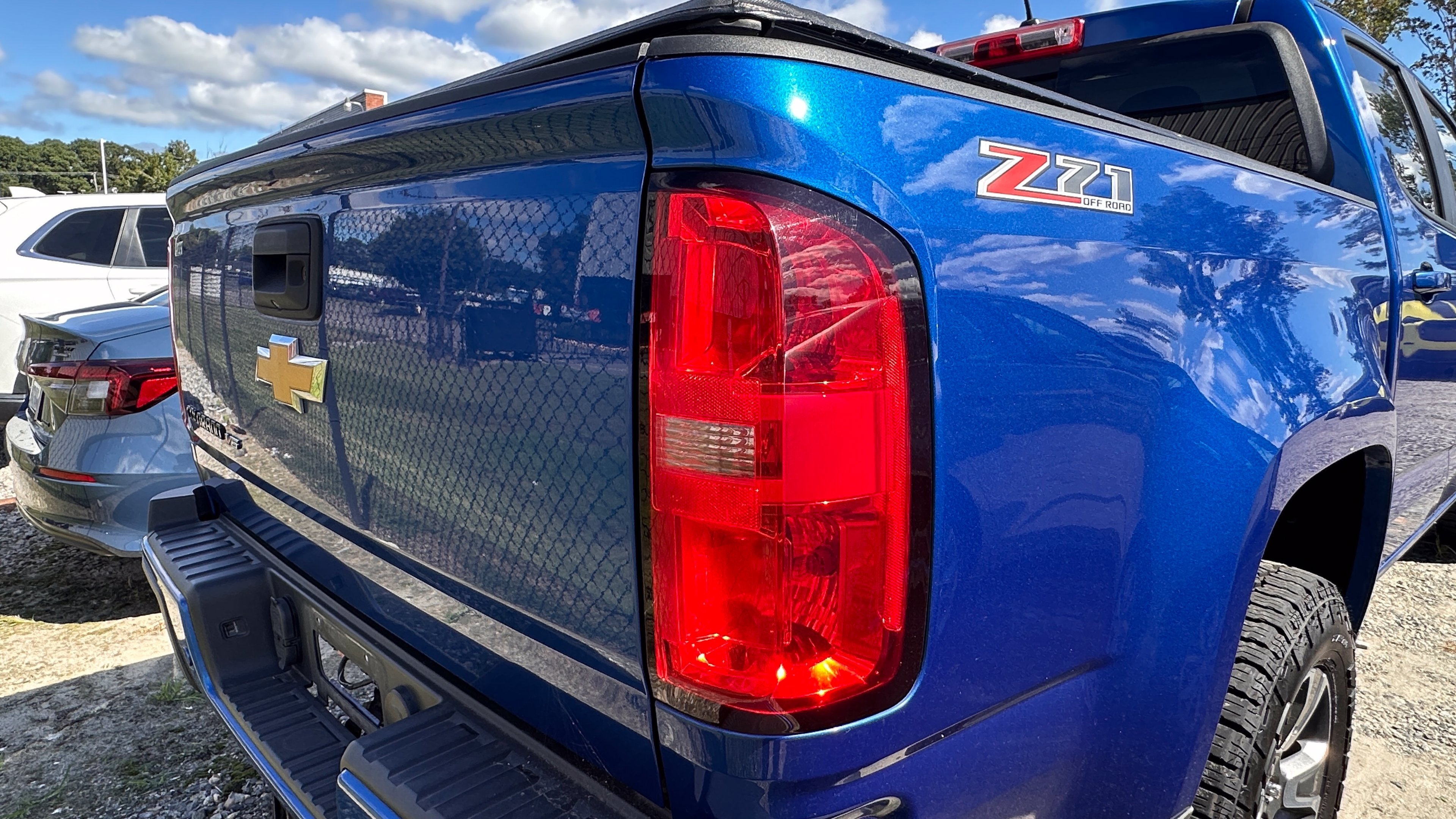 Used 2020 Kinetic Blue Metallic Chevrolet Z71 image 8