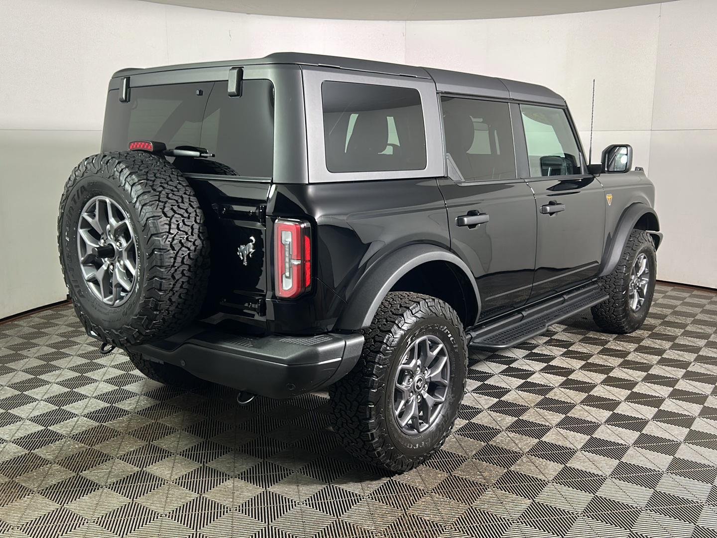Used 2025 Shadow Black Ford Badlands image 6