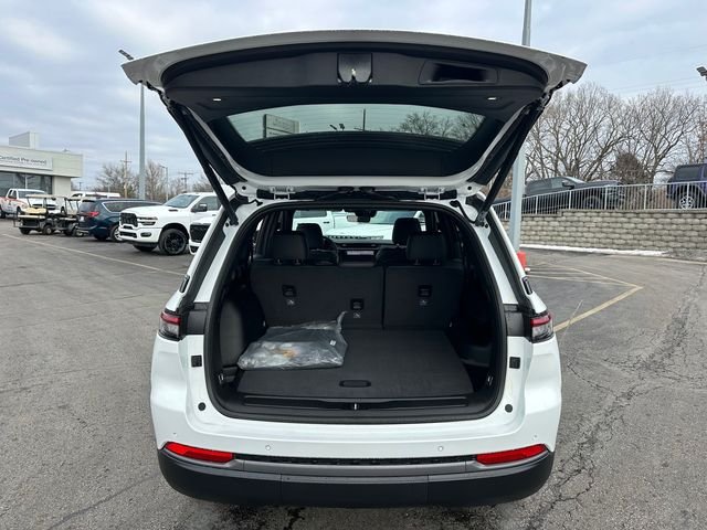 New 2026 Bright White Clear-Coat Exterior Paint Jeep Laredo Altitude image 8