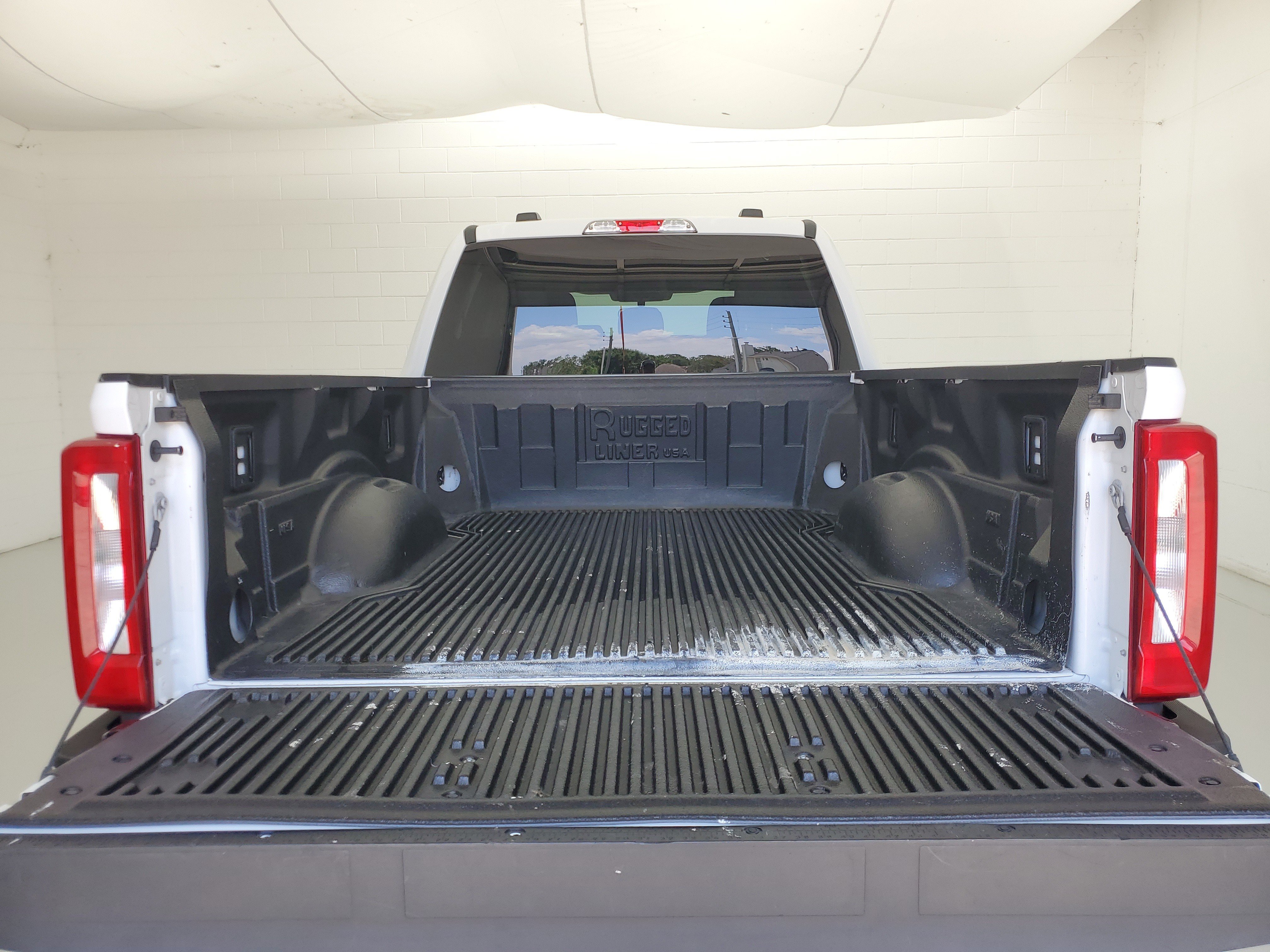 Used 2025 Oxford White Ford XLT image 9