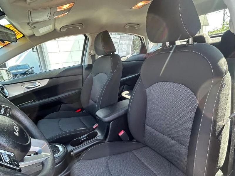 Used 2023 White Kia LX Sedan 4D image 35