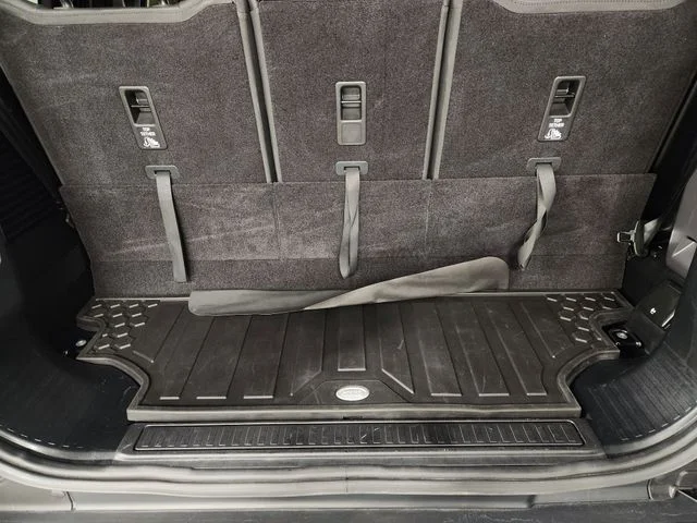2025 Land Rover Defender X-Dynamic SE - Photo 34
