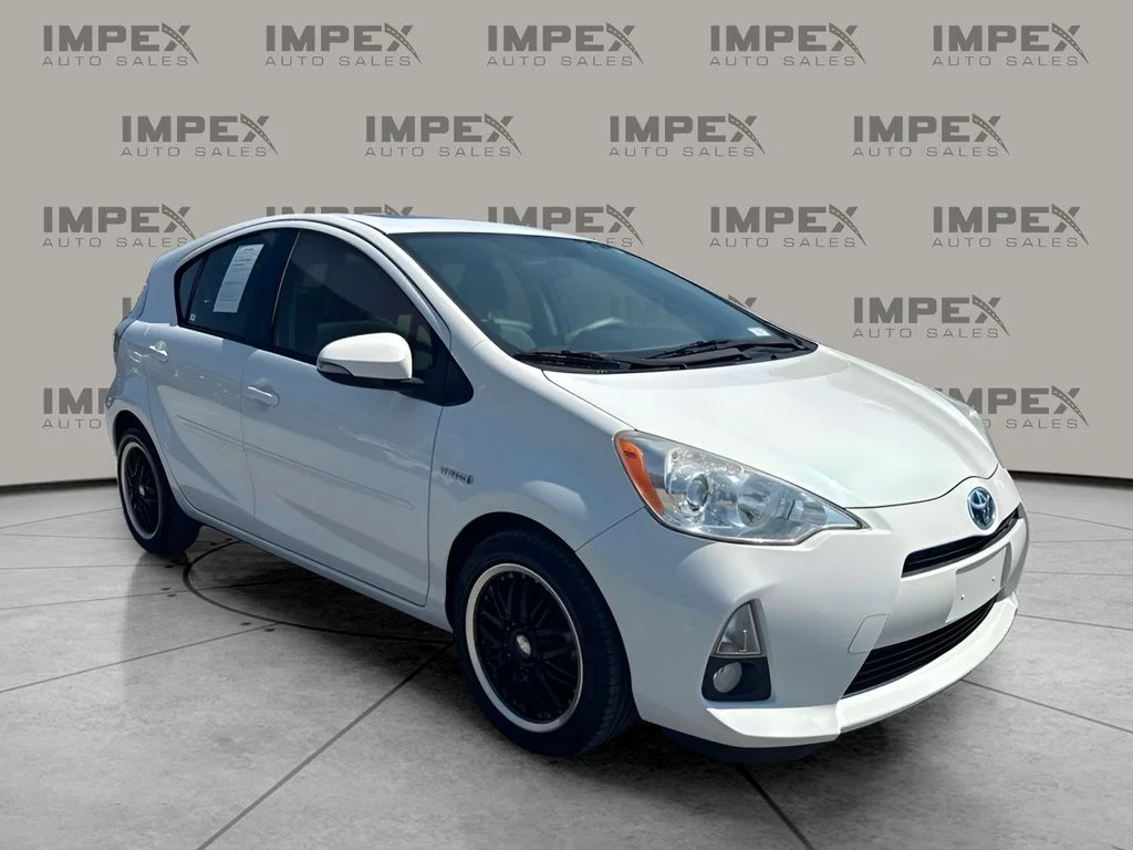 Used 2013 White Toyota Four image 4