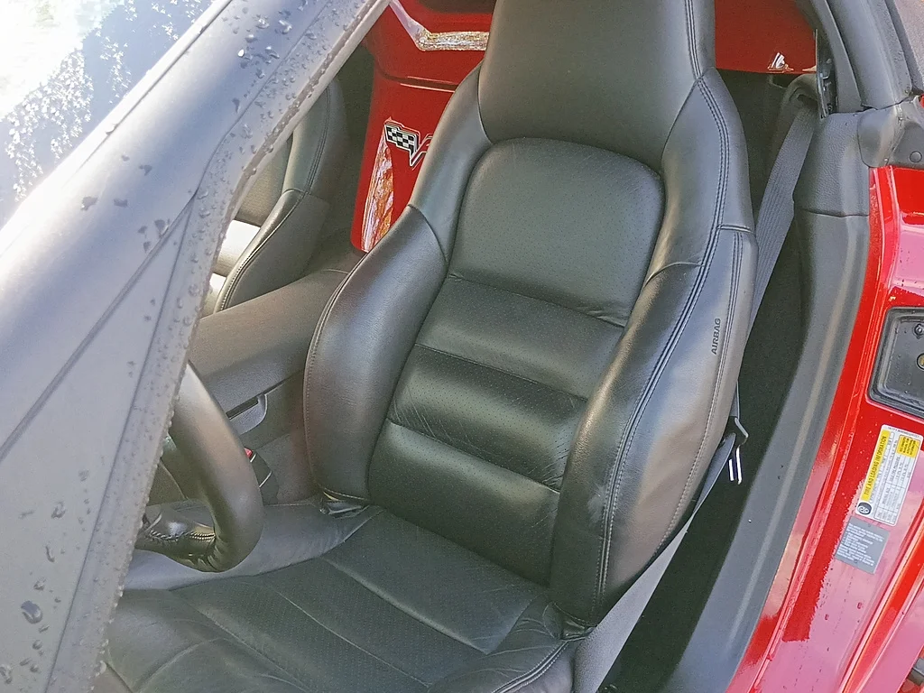 Used 2008 VICTORY RED Chevrolet Base image 10