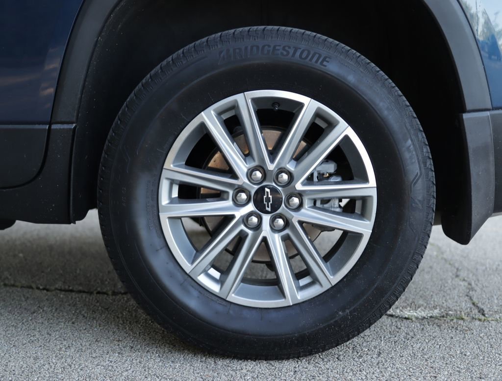 Used 2023 Northsky Blue Metallic Chevrolet LT Cloth image 38