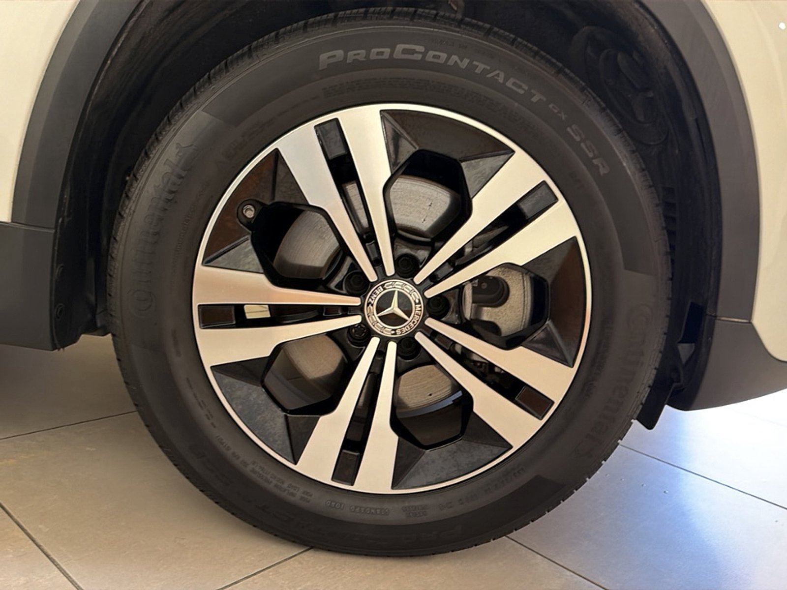 Certified Used 2025 Polar White Mercedes-Benz 4MATIC® image 7