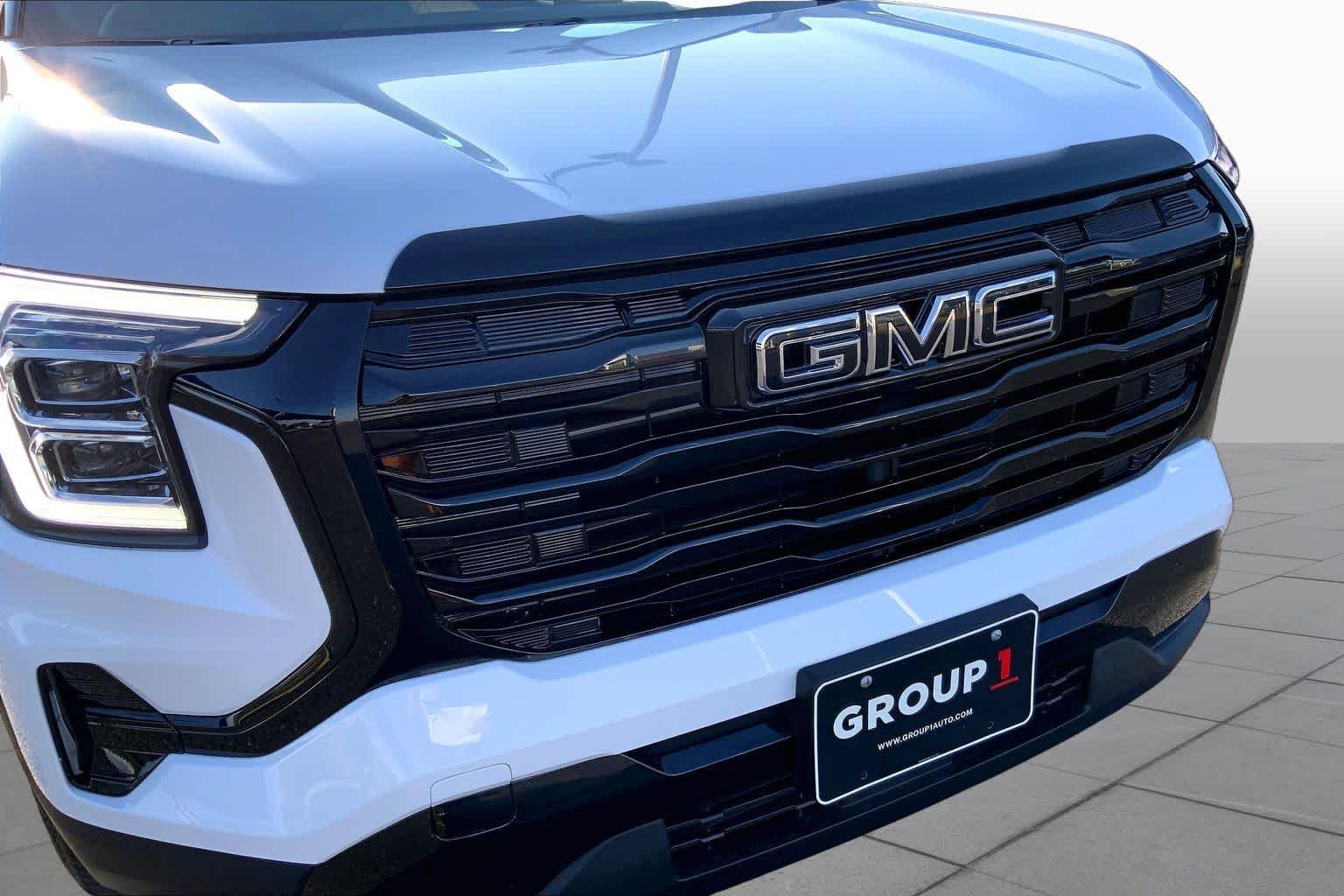 Used 2026 Summit White GMC FWD Elevation image 30
