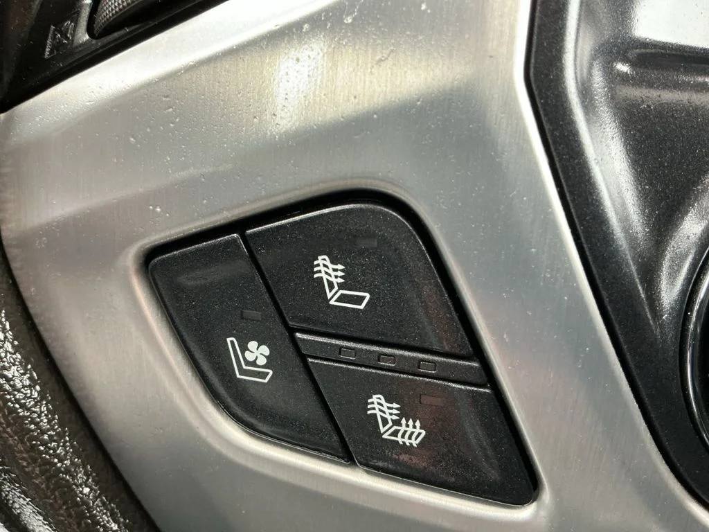 Used 2018 White GMC SLT image 20