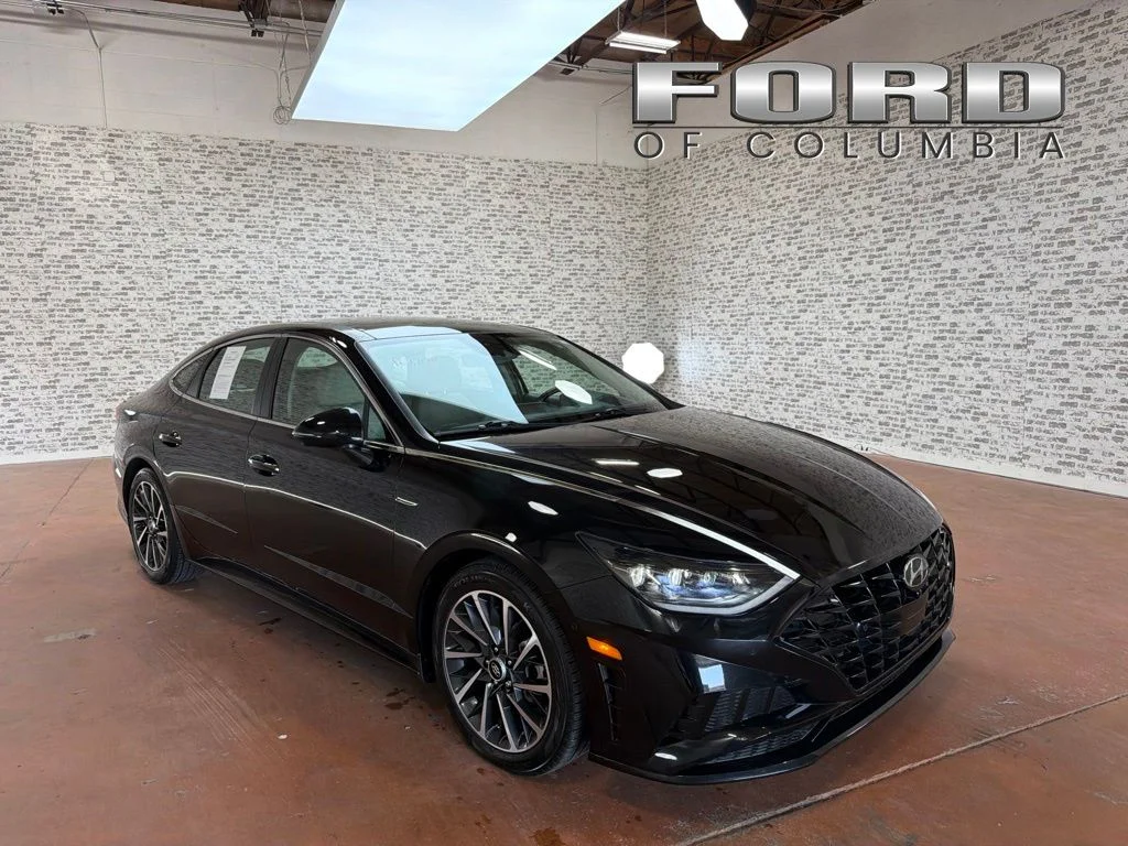 Used 2022 Black Hyundai Limited image 1