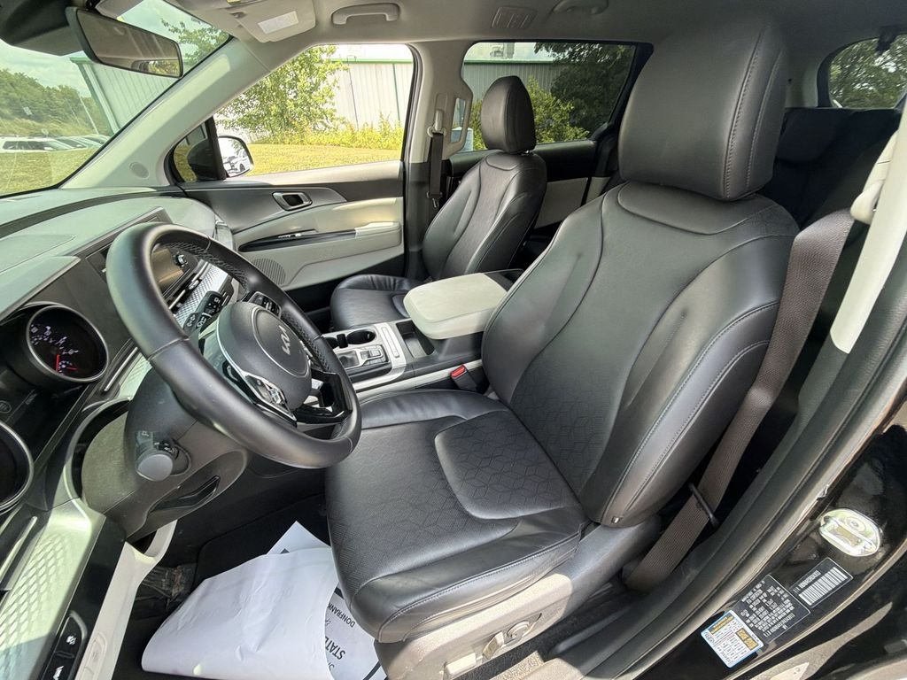 Used 2024 Black Kia LX image 17