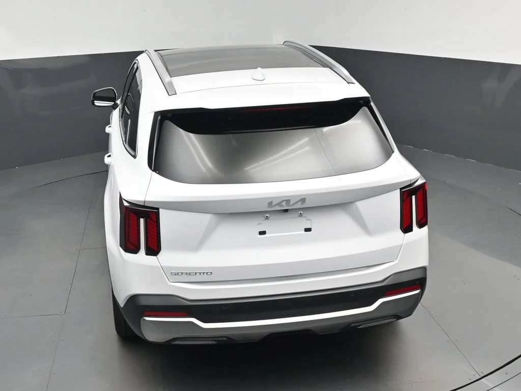 Certified Used 2025 White Kia SX image 23