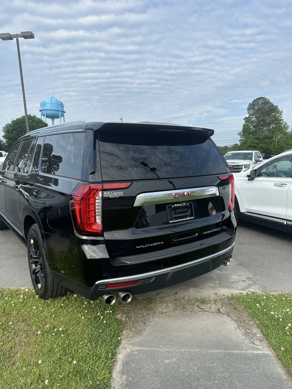 Used 2022 Black GMC Denali 4x4 4dr SUV image 10