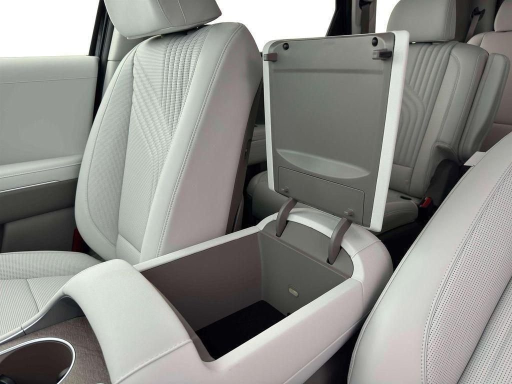 New 2026 Black Hyundai SEL Premium image 18