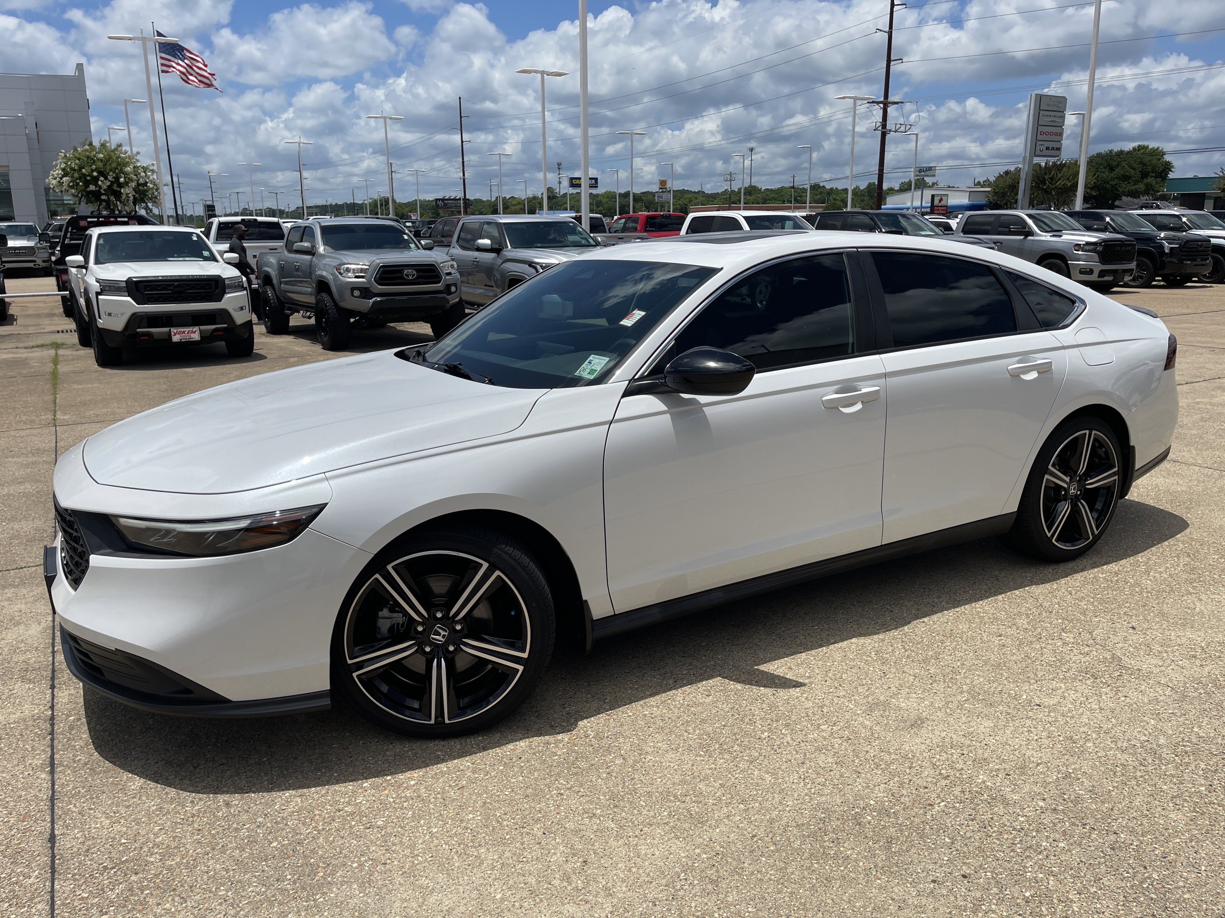 2023 Honda Accord Hybrid Sport w/o BSI's photo