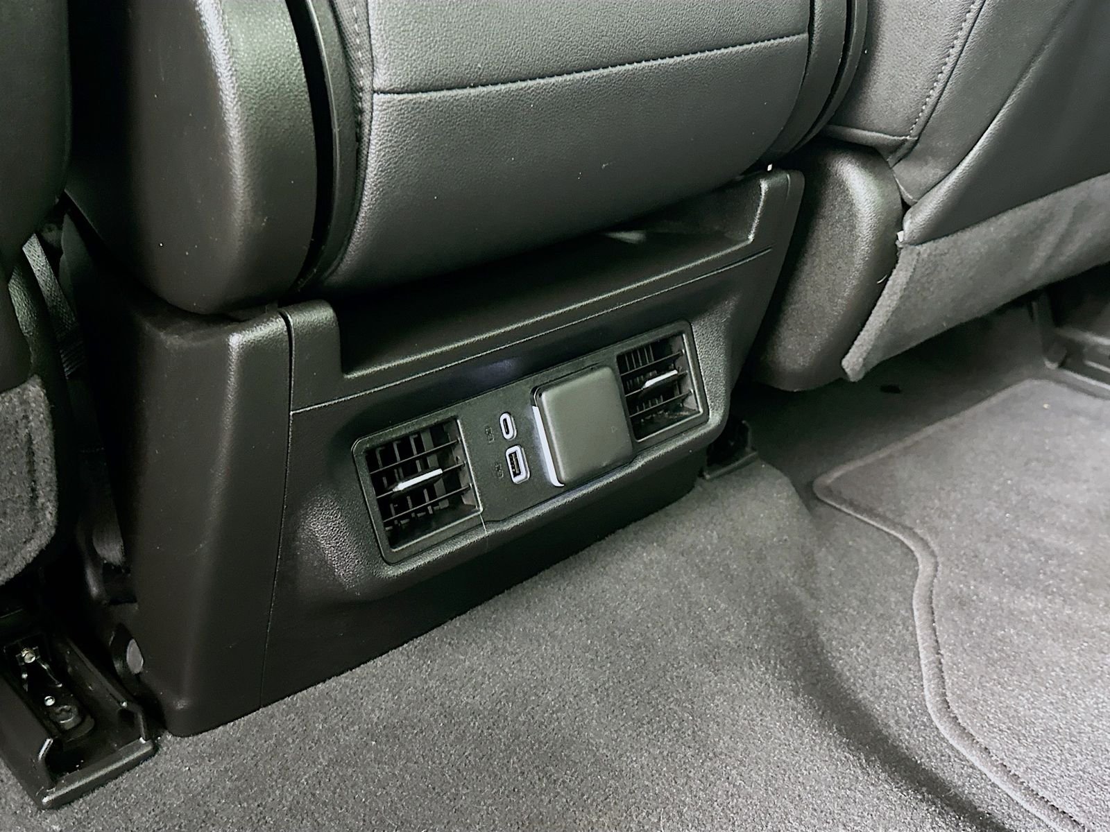 Used 2025 Summit White GMC SLT image 25