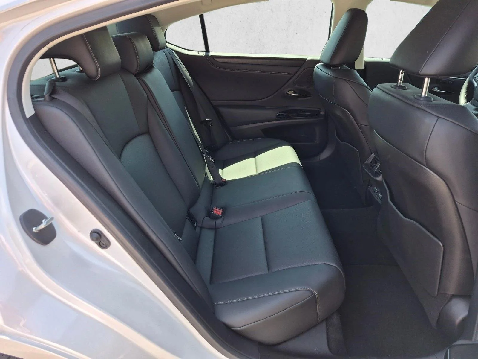 Certified Used 2025 Eminent White Pearl Lexus  image 17